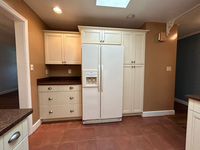 Building Photo - 3301 Brookside Ln