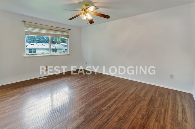 Building Photo - 2210 27th Ave SE