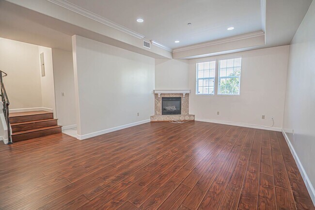 Building Photo - Spacious 3-Bedroom Condo with Underground ...