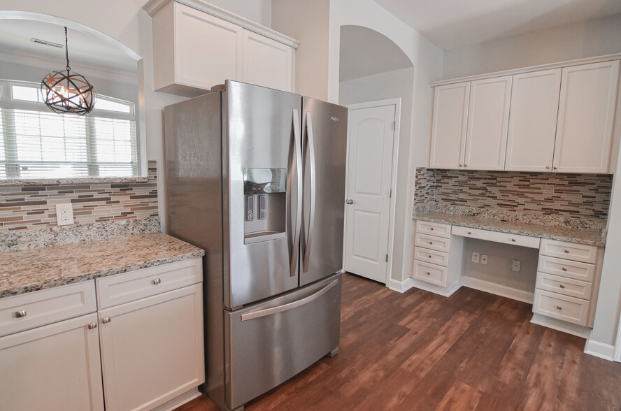 Building Photo - 2913 White Willow Rd