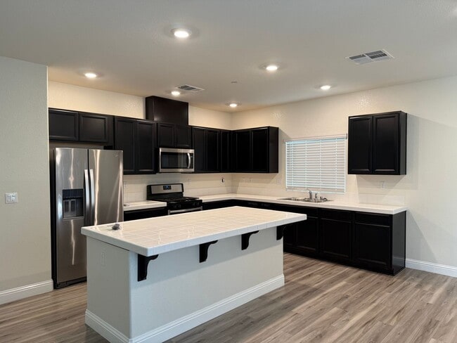 Building Photo - Beautiful 4 bed 2.5 bath in Sacramento!