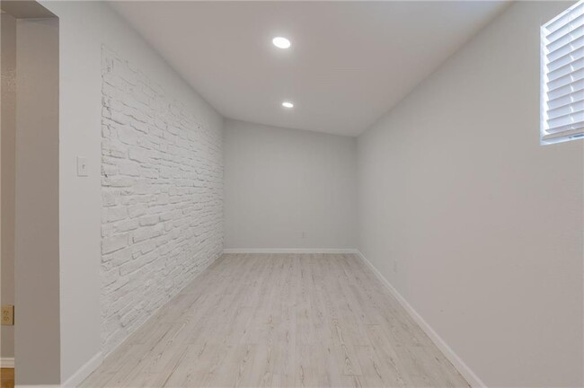 Building Photo - 1606 Walnut Ave