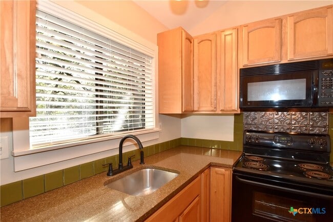 Building Photo - 2301 Lime Kiln Rd