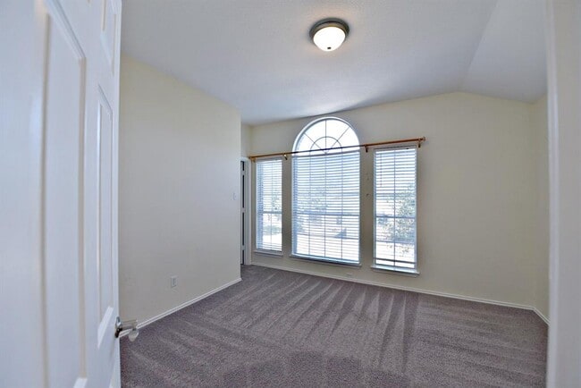 Building Photo - 10508 Hainsworth Park Dr