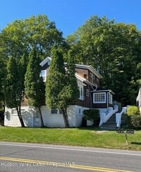 Building Photo - 353 Main St