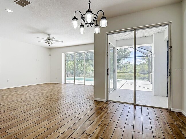 Building Photo - 2944 Sunset Vista Blvd