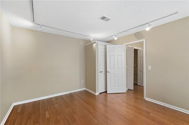 Building Photo - 601 Abingdon Way NE
