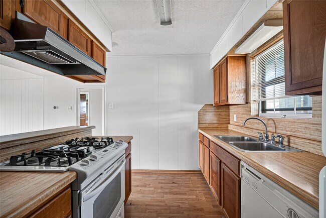 Building Photo - 4701 Crepe Myrtle Ln