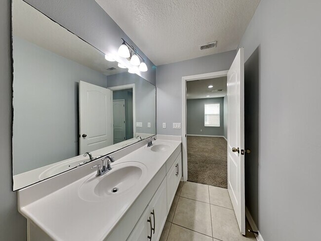 Building Photo - 5955 Paxton Ct