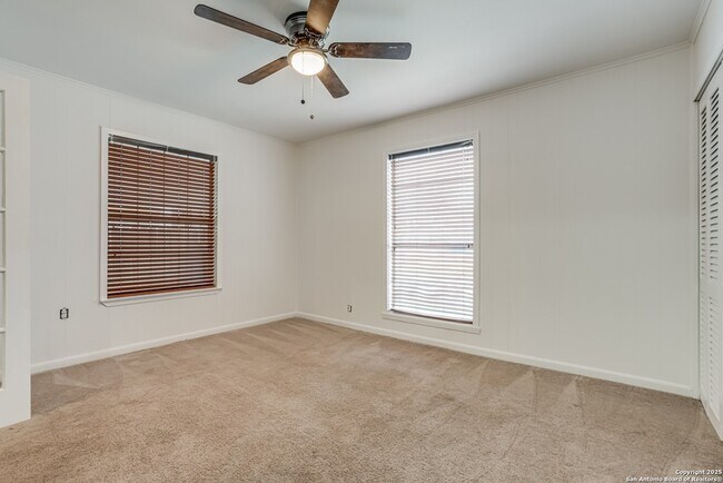 Building Photo - 811 Cottonwood Ave