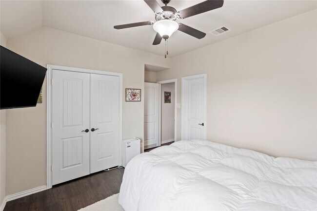 Building Photo - 18002 Heartsong Dr