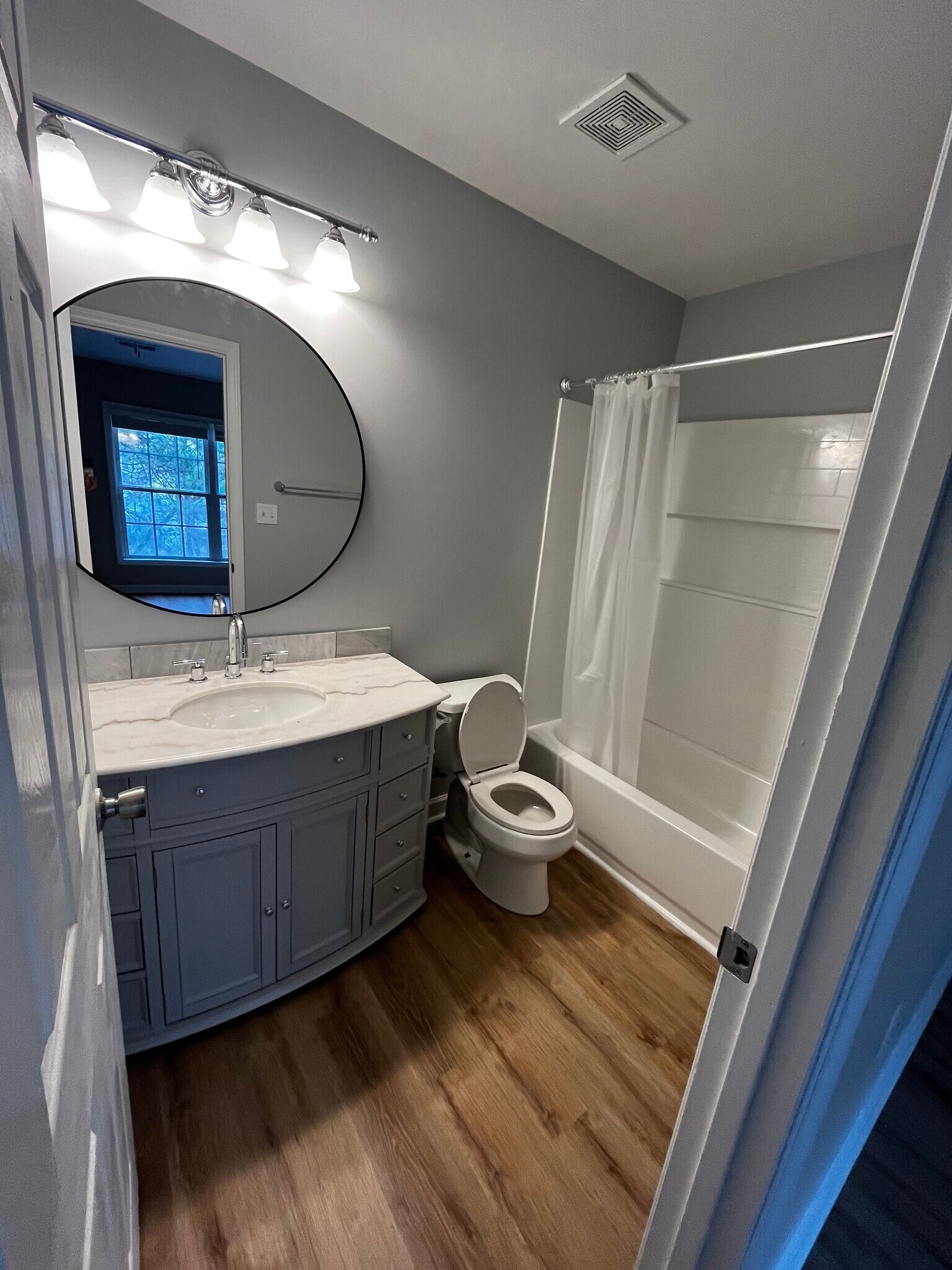 Primary bath - 5557 Vista View Court