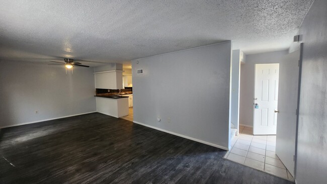 Building Photo - Very nice home located in the Eisenhower Village! NO PETS!