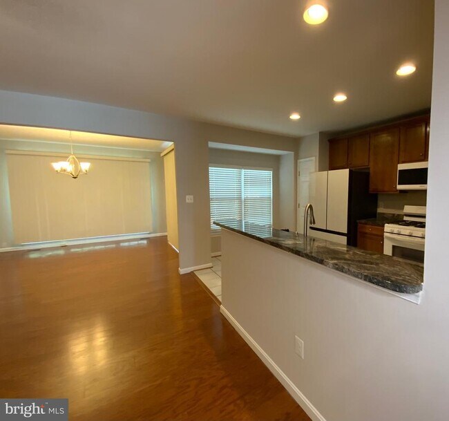 Building Photo - 5722 Governors Pond Cir