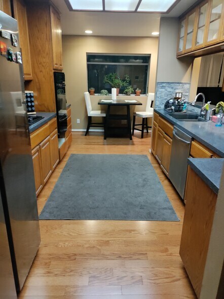 Kitchen - 19251 Oxnard St