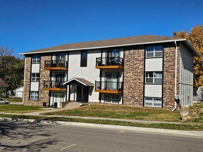 Building Photo - Like new large 2 bedroom apt coming available!