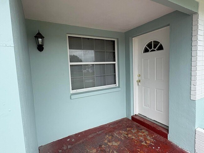 Building Photo - 4 bedroom Single-Family Home Available for Move-In NOW