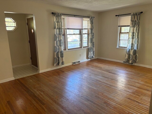 Primary Photo - 3600 Urbandale Ave