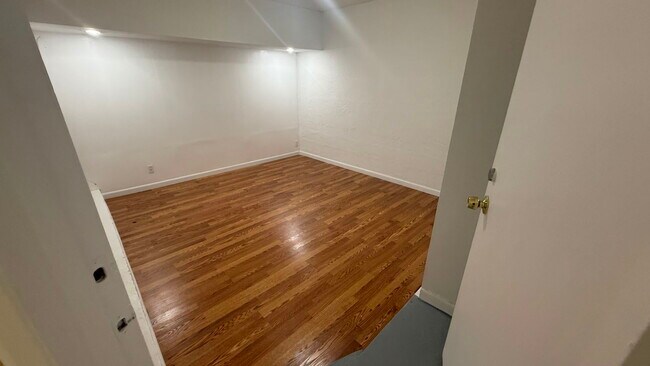 Building Photo - 10583 La Placida Dr