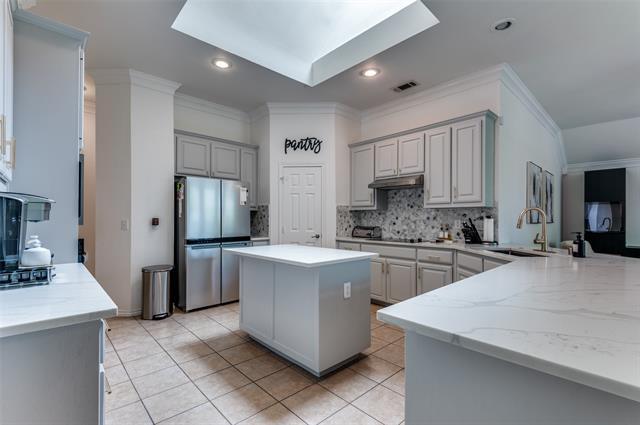 Building Photo - 950 Badbury Ln