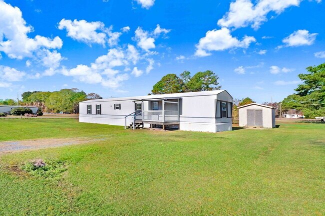 Building Photo - *Excellent Location* 2 BR | 2 BA Singlewide in Goldsboro