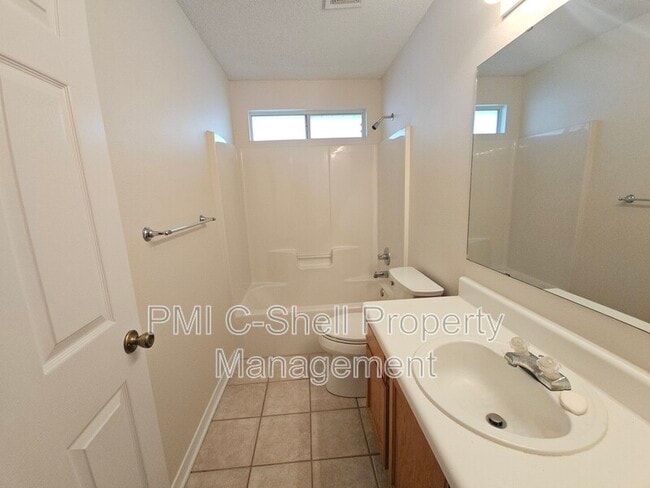 Building Photo - 117 Wildflower Ln