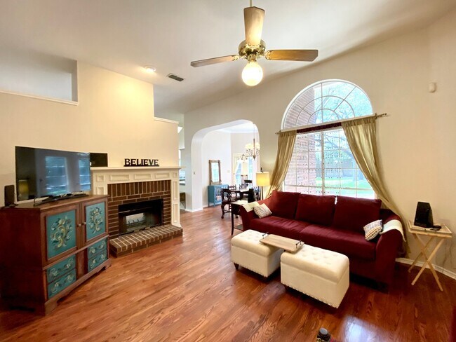 Building Photo - 13706 Morningbluff Dr