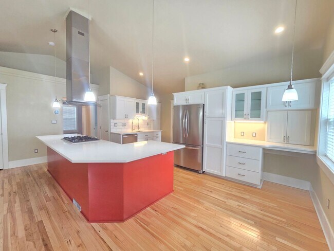 Building Photo - $2,600 - 3 Bed / 2 Bath Beautiful Craftsman Home by Manito Park