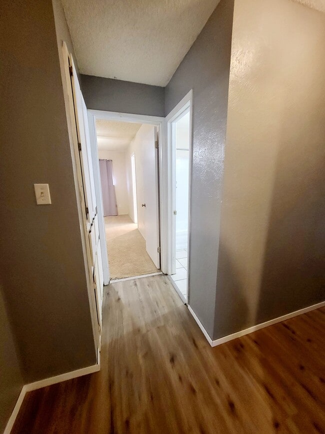 Building Photo - 4017 Eastridge Dr