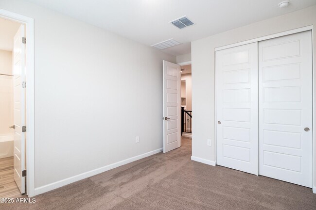 Building Photo - 5128 E Coolbrook Ave