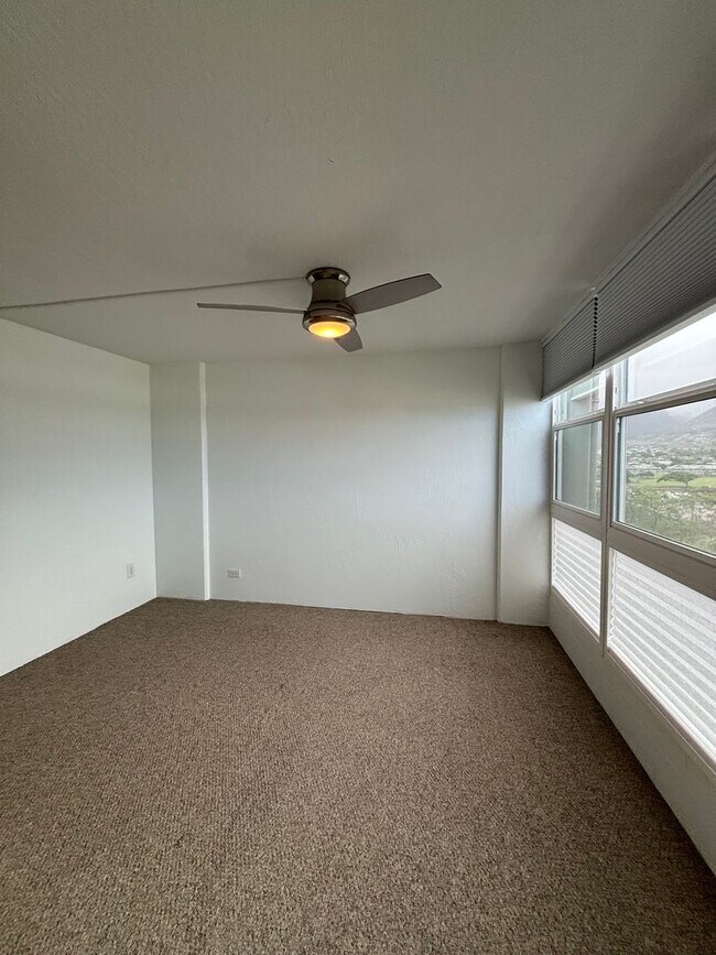 Building Photo - Executive Ocean Views, Fresh Interior