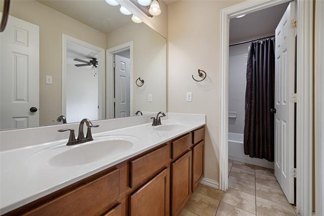 Building Photo - 1216 Realoaks Dr