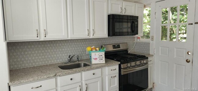 Building Photo - 755 Park Ave