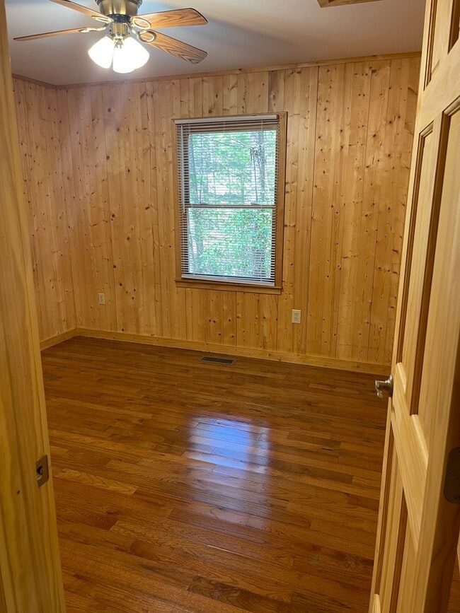 Building Photo - Cabin