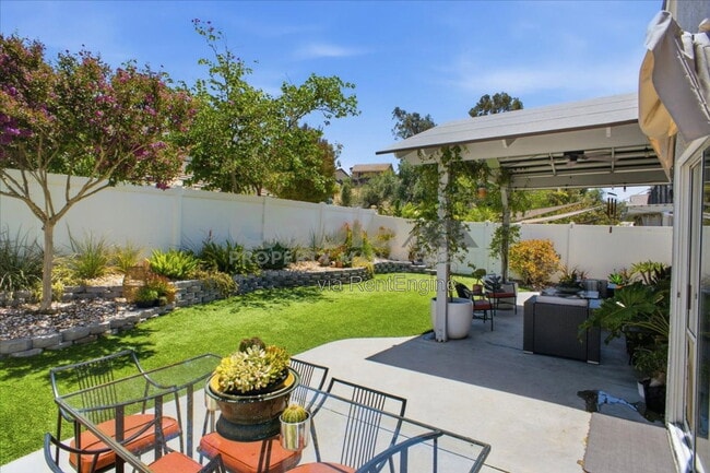 Building Photo - 26848 Hummingbird Cir