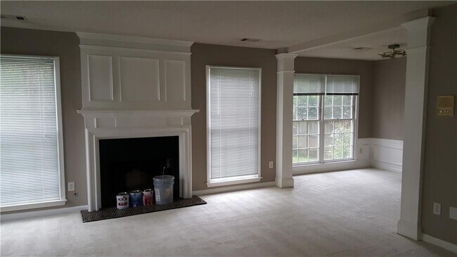Building Photo - 2595 Binghampton Ln