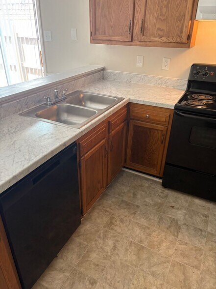 Building Photo - 6459 Summer Creek E