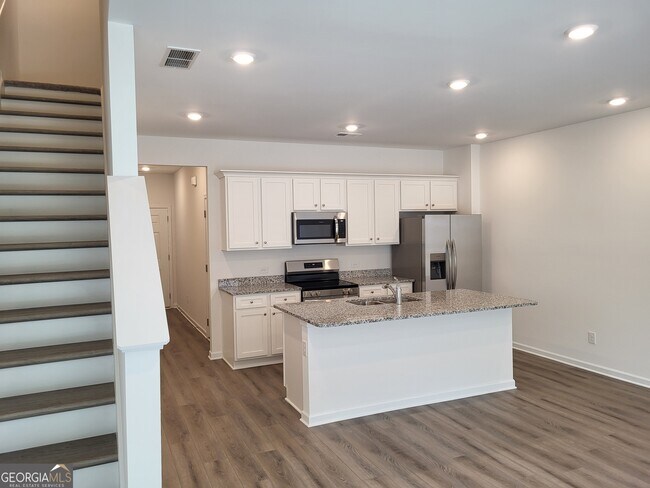 Building Photo - 248 Kenoot Dr