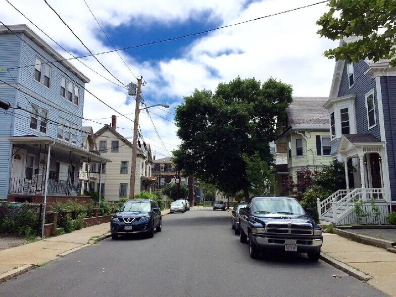 Building Photo - 14 Arlington St