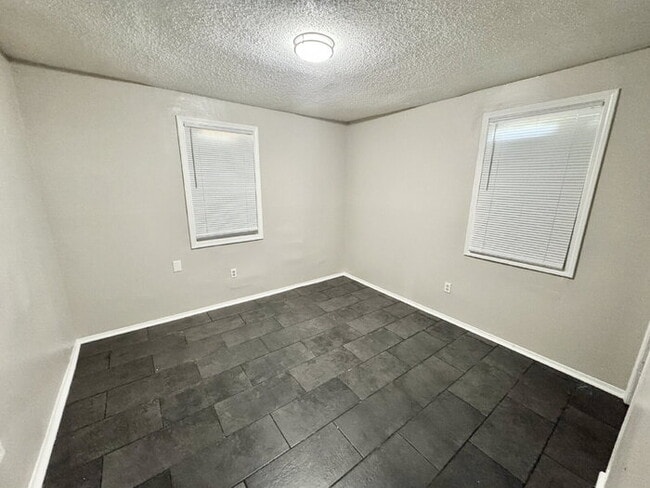 Building Photo - 1862 Farrington St