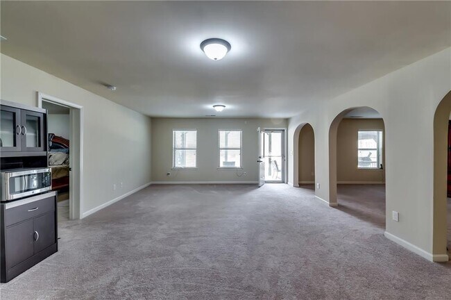 Building Photo - 2216 Golden Eagle Dr