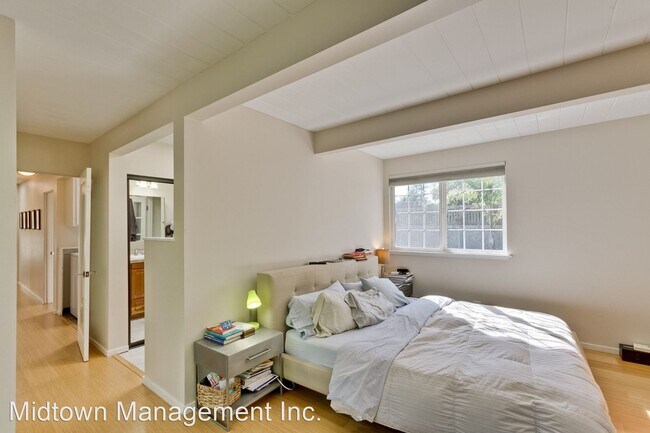 Building Photo - 4 br, 3 bath House - 261 Creekside Dr.