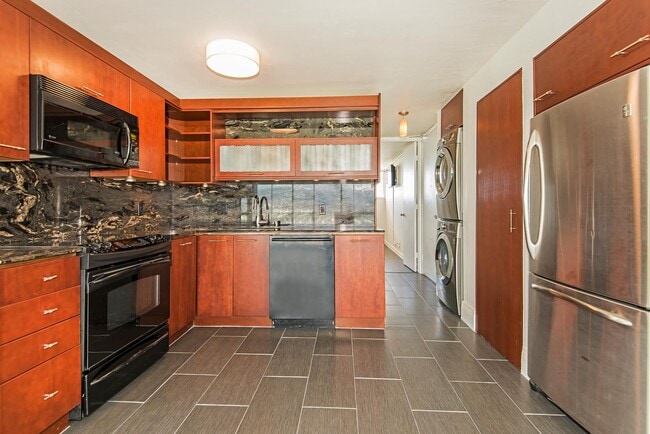 Building Photo - For Rent: 1-Bedroom Condo in Waikiki (24th...