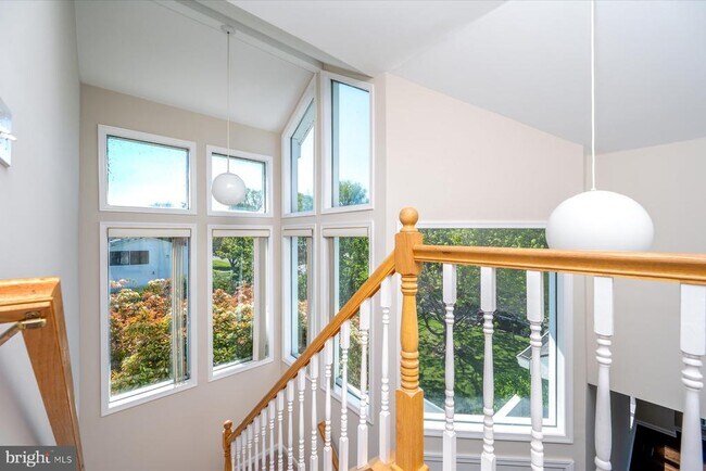 Building Photo - 1100 Paca Dr