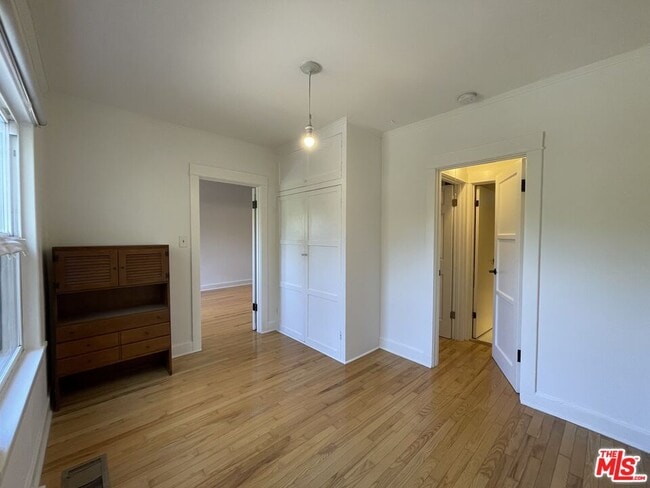 Building Photo - 6853 1/2 W Alta Loma Terrace
