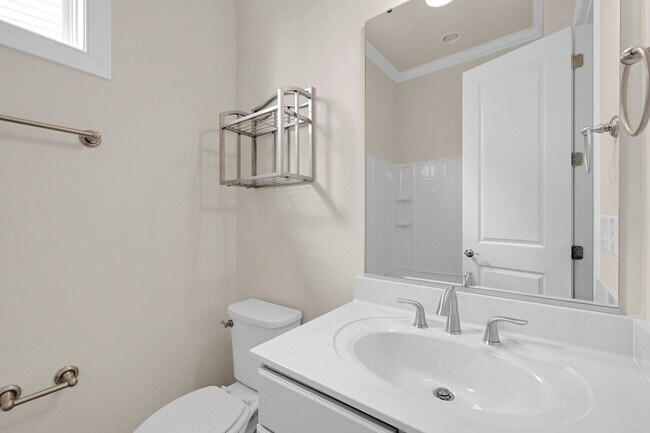 Building Photo - Light, bright, and move-in ready home in the highly sought-after Trilogy at Lake Norman community...