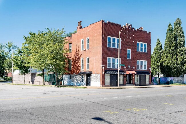 Building Photo - 1337 S Vandeventer Ave