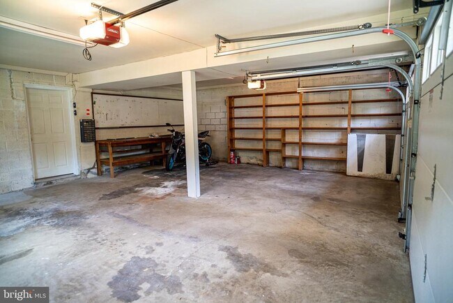Building Photo - 5012 Larno Dr