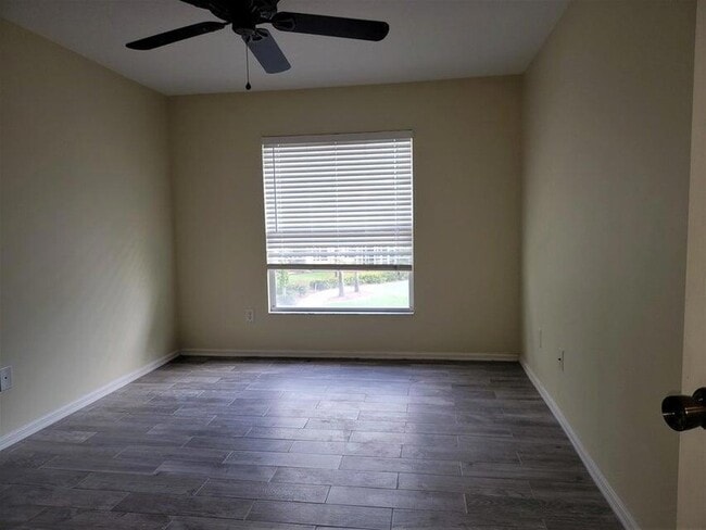 Building Photo - 233 River Bluff Ln