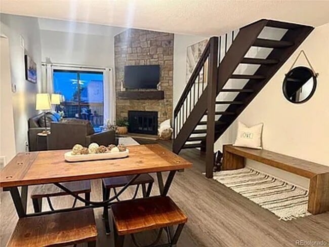Building Photo - Flexible Condo Living with Loft near Golden!!!